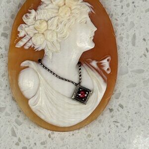 Cameo Shell Pendant with Natural  Red Rudy